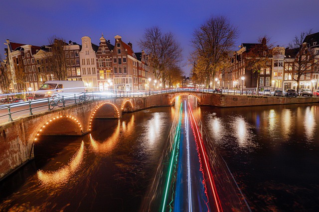 Verkenningstocht door amsterdam: wat je moet weten voor je bezoek aan amsterdamtourguide.nl